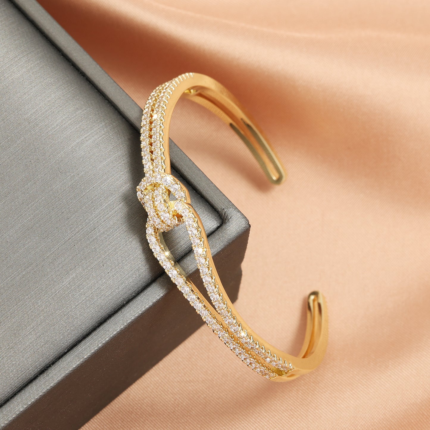 Radiant Knot