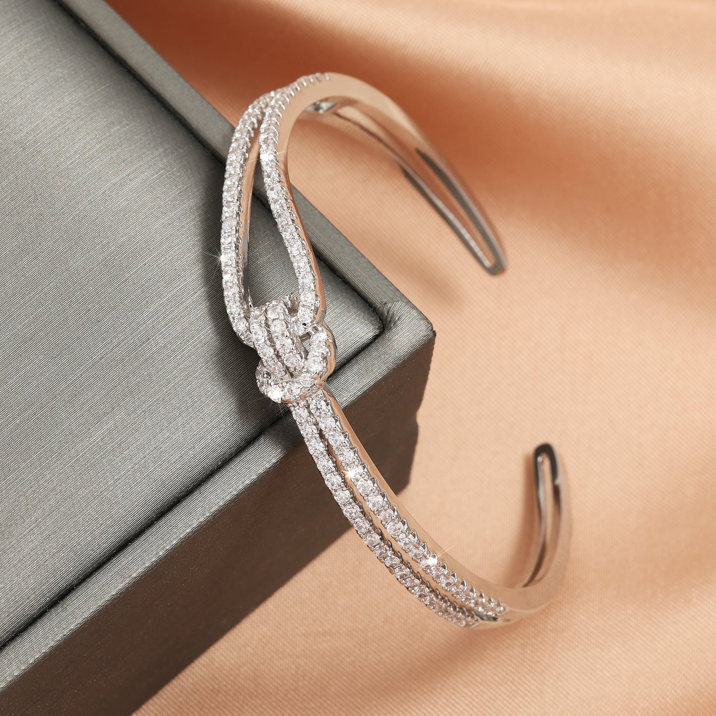 Radiant Knot